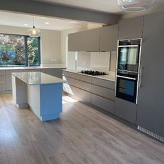 Modern Kitchen - Pristine Condition