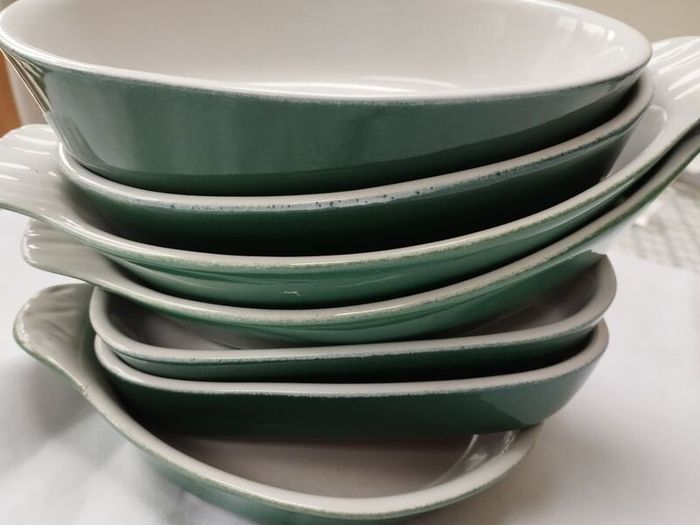 Ceramic stoneware Oven to table vintage dishes