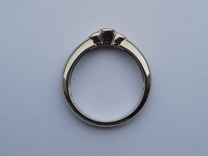 18ct white gold diamond ring 3 stones