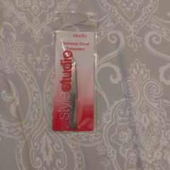 Tweezers