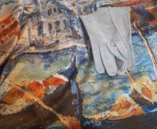 scarf and gloves perfect set Italy silk 100% real suede