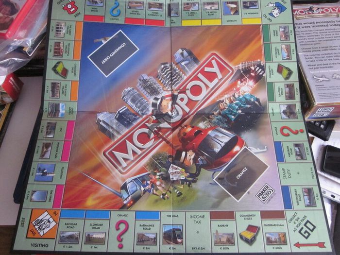 Monopoly Here and Now Electronic Banking Board Game Special Irish Edition Hasbro 2006