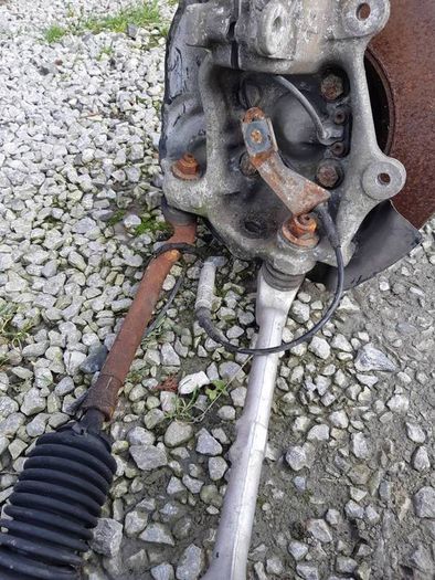 Front Rh Passenger Wheel Hub & Control Arm