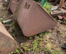 8 ' Tighe loader bucket,pin cone brackets