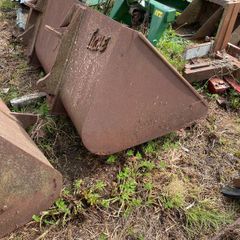 8 ' Tighe loader bucket,pin cone brackets