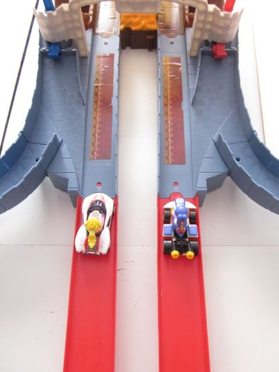 Hot Wheels Mario Kart Bowsers Castle