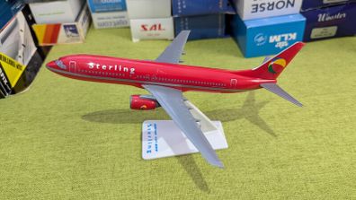 Sterling Airlines 1:200 scale model airplane, Boeing 737-800 aircraft