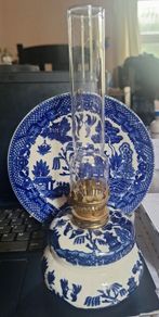 Vintage Mid-Century Blue Willow Porcelain Oil Lamp Set with Reflector Plate