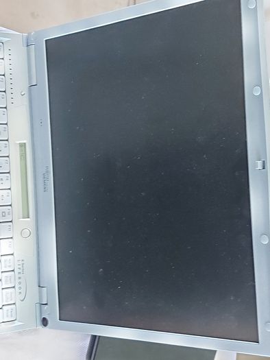 Rare Vintage Fujitsu Siemens Lifebook, E Series, FPC07048B Part number CP127259, Running Windows 2000 Professional, uses 3.5 floppy disk, 20GB HDD, amd all the connecting Ports from 30 years ago Era