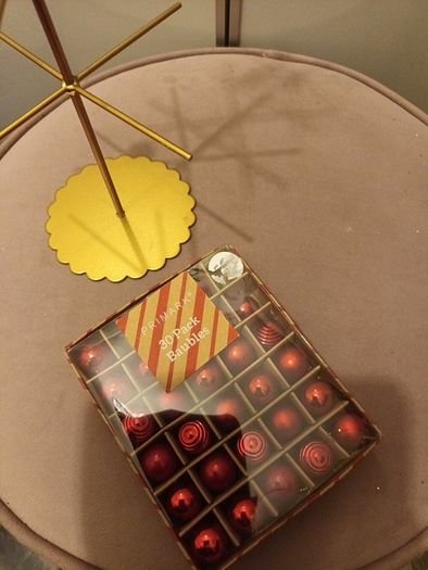 Gold contempory christmas tree &sample baubles