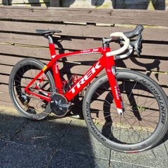 Trek Madone SL6 rim brake in vibrant red (not incl. wheels in pic).