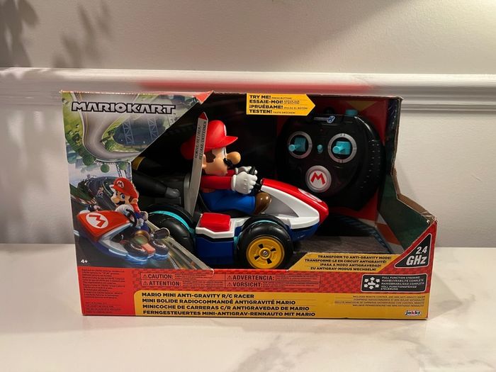 Mario Kart Anti-Gravity Mini RC Racer