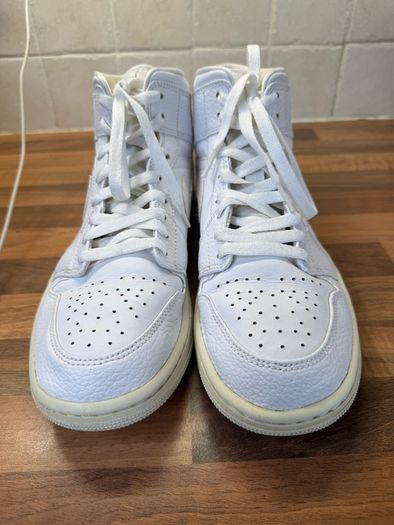 Nike Air Jordan mens hi top  runners