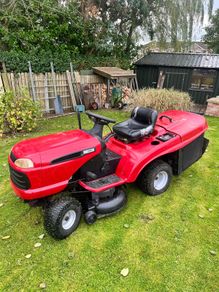 Ride on lawnmower