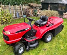 Ride on lawnmower