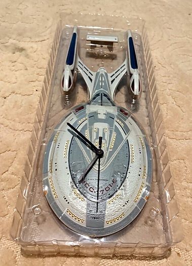 Star Trek Insurrection USS Enterprise NCC-1701-E Illuminating Wall Clock, Wesco 1998, Boxed