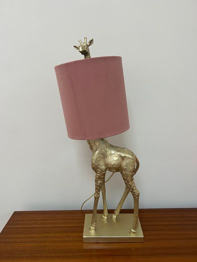 Eye-Catching Home Decor - Giraffe Lamp with Pink Shade