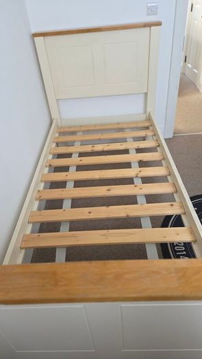 Single bed Free to take