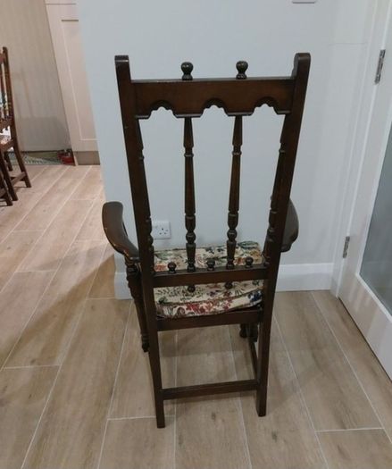 8 Ercol chairs: 6 chairs / 2 carvers