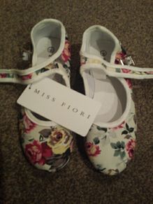 Girls canvas shoes