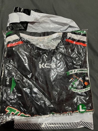 The 2 Johnnies Black Jersey - Size L pro fit, Brand new