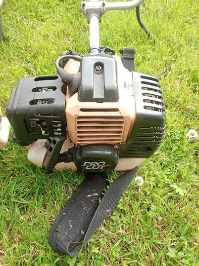 4 strimmers and a hedge trimmer