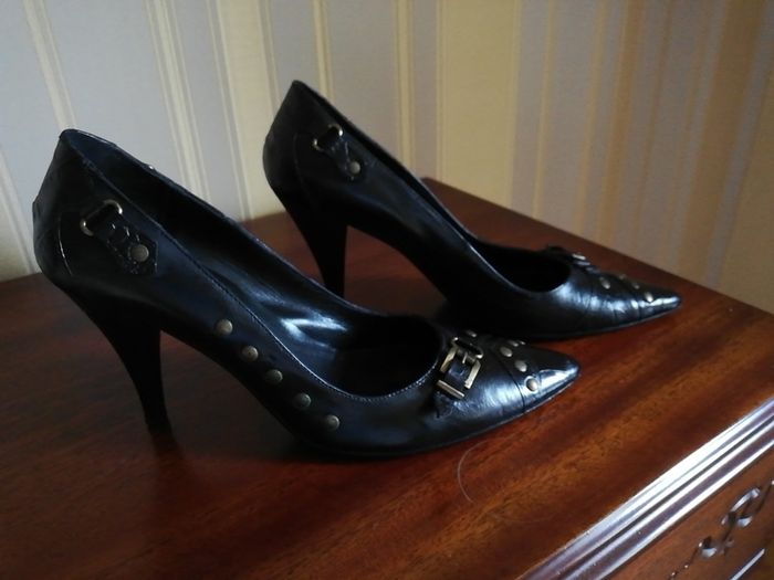 Ladies Shoes. Reduced To Clear.