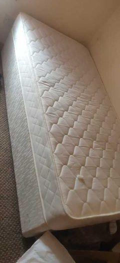 Single Bed and Matress - free to take