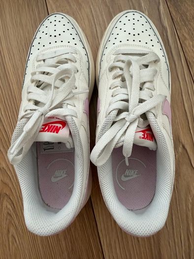 Nike Trainers White and Pink