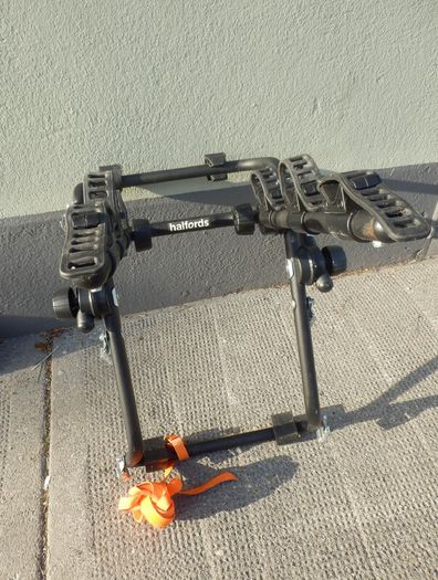 Trunk mounted Three bike rack