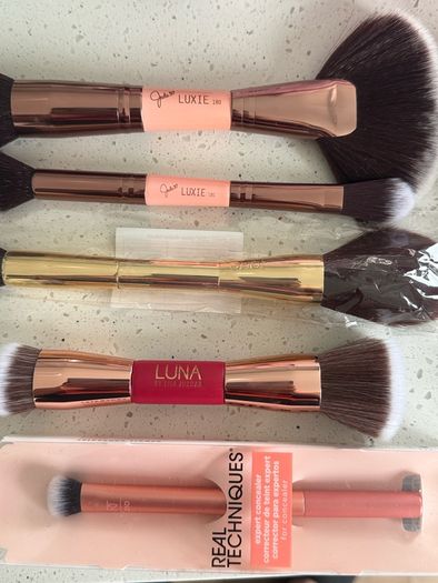 Makeup brushes new