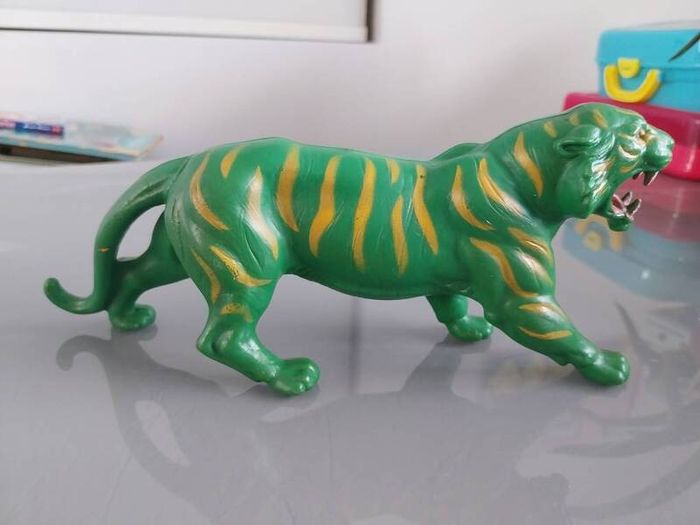 Vintage Masters of the Universe MOTU He-Man Battle Cat Action figures