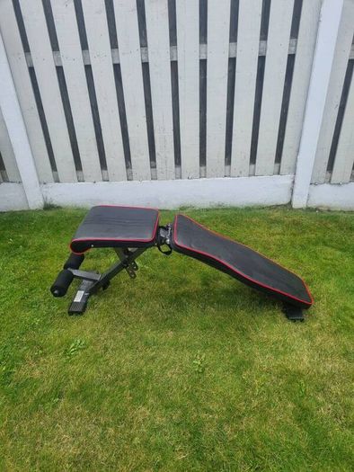 Foldable weight bench