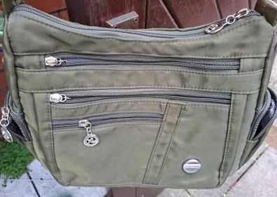 Light cross body bag