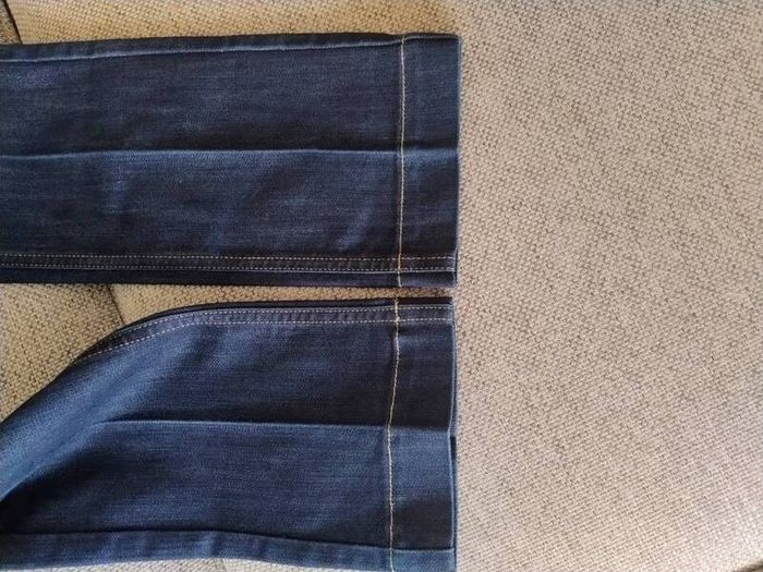 Dolce and Gabbana ladies jeans 30 waist and 30 leg in excellent condition FREE STANDARD POSTAGE INCLUDED