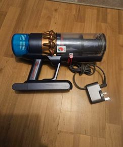 Dyson 5gen main unit and charger