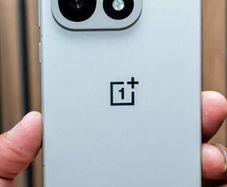 OnePlus 15 mobile phone