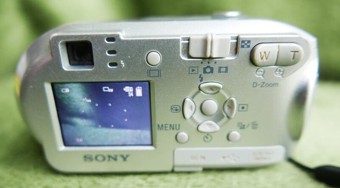 Sony Cyber-shot DSC-P43 4.1MP Digital Camera - Silver Tested