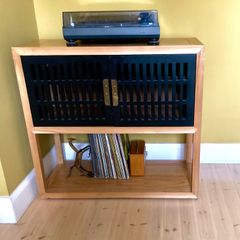 Record cabinet