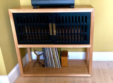 Record cabinet
