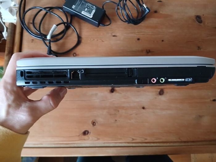 HP Pavilion ze4400 Retro XP Laptop Working