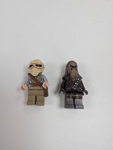 Lego minifigs Rey and Chewie