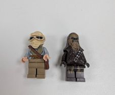 Lego minifigs Rey and Chewie