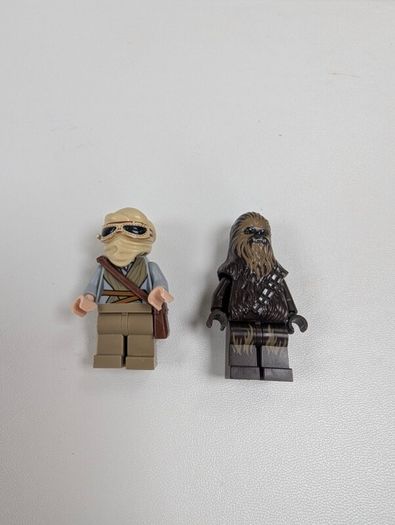 Lego minifigs Rey and Chewie