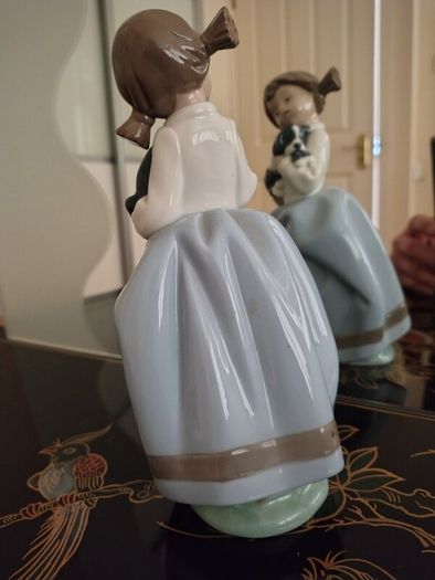 Vintage Nao by Lladro. Girl holding Sleepy Puppy. 1987.  #1029