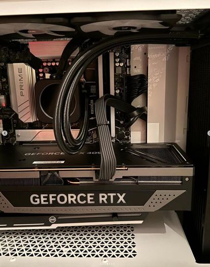Custom Built Pc- Rtx 4090/ryzen 9 7950x3d/32gb/2tb