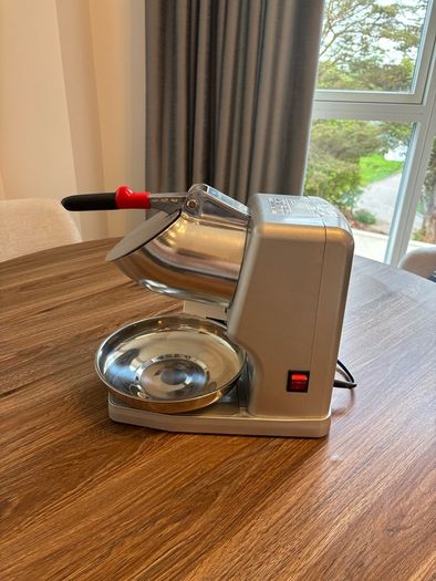 LEONEBEBE Electric Ice Crusher / Shaved Ice Machine