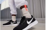 Nike Tanjun Black White. Size 7