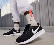Nike Tanjun Black White. Size 7