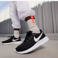 Nike Tanjun Black White. Size 7